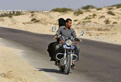 В Секторе Газа женщинам запретили ездить на мотоциклах