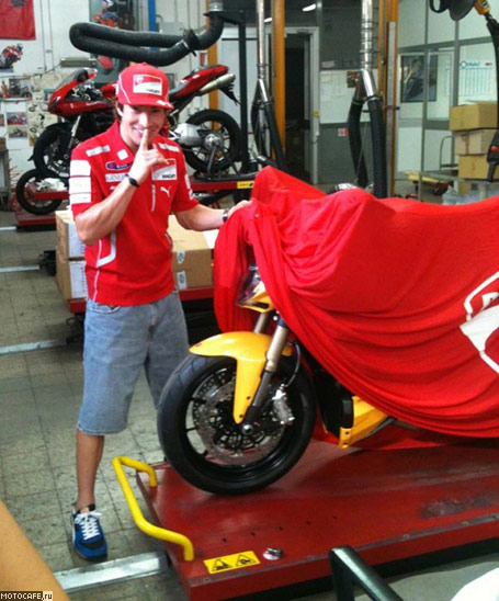 Ники слил фото 2012 Ducati Streetfighter 848