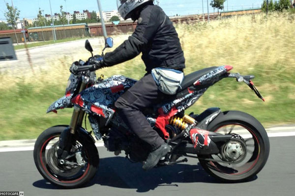 848 Hypermotard или младшая версия Multistrada? Фото нового мотоцикла Ducati