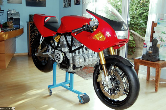 Немецкий инжиниринг – гениальный Elenore V8 в шасси Ducati 900 