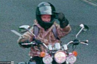 Мотоциклист! Не показывай «фак» дорожной камере, полиция найдет тебя!