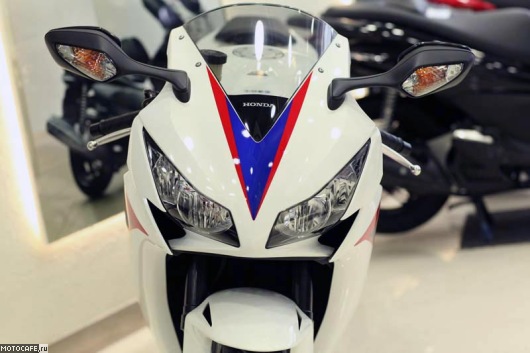 Фотографии обновленного 2012 Honda CBR1000RR Fireblade
