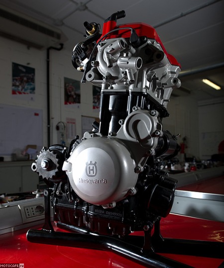 Новый 900-кубовый мотор у Husqvarna