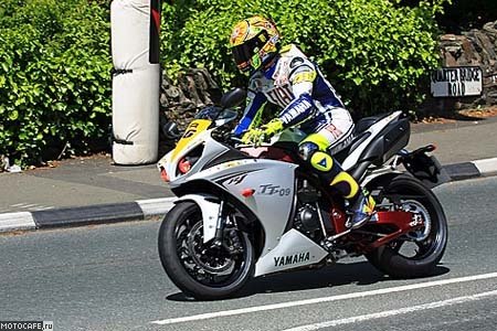 Продается Yamaha R1, на которой Росси откатал TT Isle of Man’2009