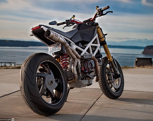 Итальяно-японский микс в кастомном Ducati Hypermotard