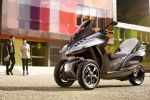 Концепт трехколесного гибридного скутера Peugeot HYbrid3 Evolution