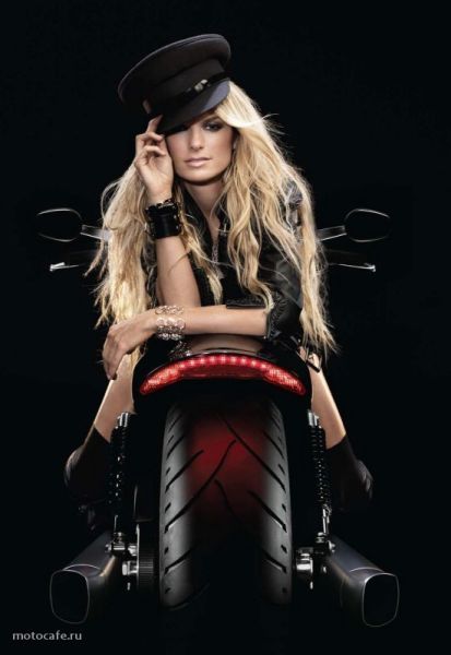 Marisa Miller и Harley-Davidson VRSCF V-Rod Muscle