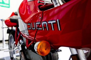 Два Ducati MH900e на eBay 
