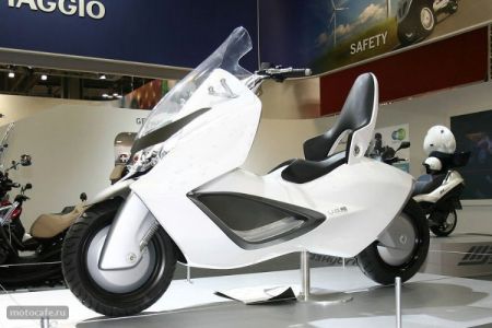 Концепт гибридного скутера-мотоцикла Piaggio USB на выставке EICMA 2009