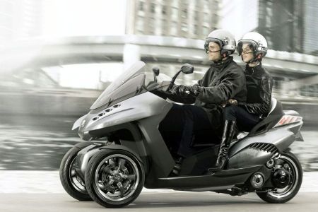 Концепт трехколесного гибридного скутера Peugeot HYbrid3 Evolution