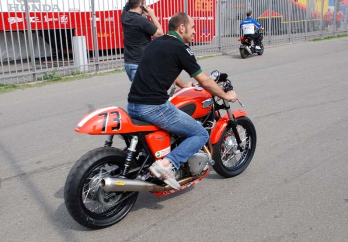 Triumph Thruxton 900 #73