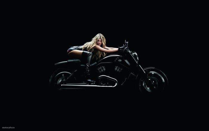 Marisa Miller и Harley-Davidson VRSCF V-Rod Muscle