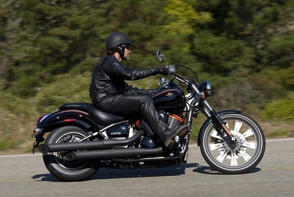 Kawasaki Vulcan 900 Custom Ebony Special Edition